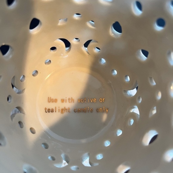 Lenox Illumination Pierced design is of Holly and Berries - Picture 6 of 11